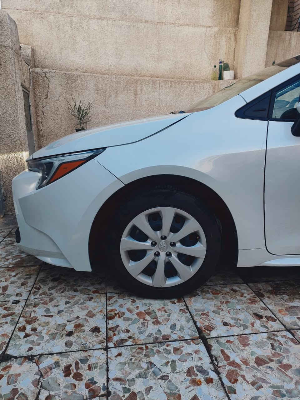 السلام عليكم
للبيع كورلا هايبرد 2024 وارد امريكي 

محرك 1800 السياره حادثه موضح بالصور 

رقم الشاصي موجود داخل المنشور 

ماشيه 23الف ميل 

بيه بنيد مبدل ومصبوغ ايرباك دركه وبردّه وراجع سيتم 

دخول جديد ورقم جديد والسياره كلش جديده 

مكان السياره بغداد حي الخضراء 

السعر 165$$$ وبيه مجال بسيط 

للاستفسار    ***********
