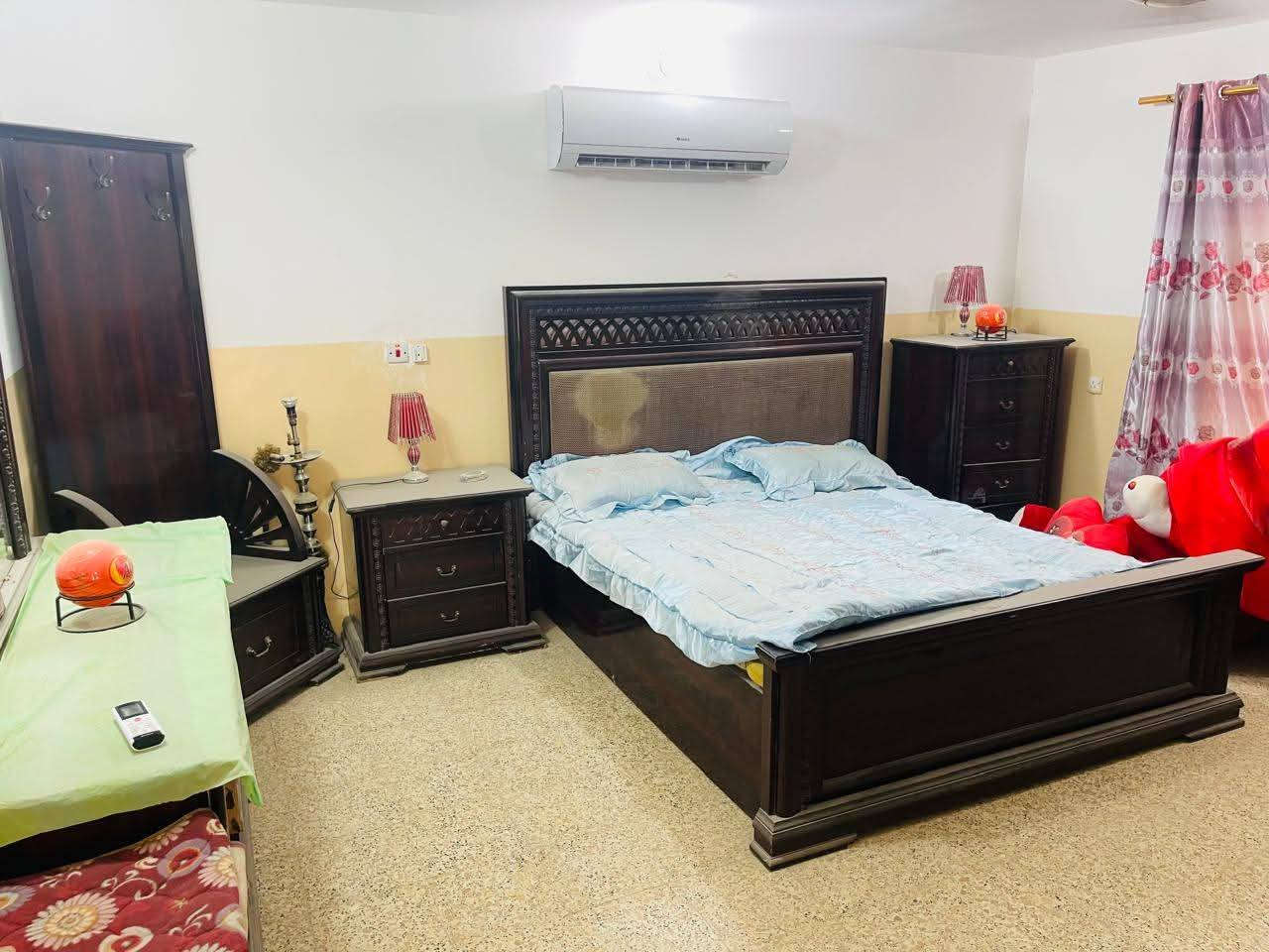 غرفه ماليزي باب اول 
كنتورها سته ابواب 
العنوان كوت داموك ب400 وبيها مجال


**إذا كنت صاحب هذا الإعلان وتريد حذفه لأي سبب، رجاءا أرسل رسالة إلى الدعم الفني**