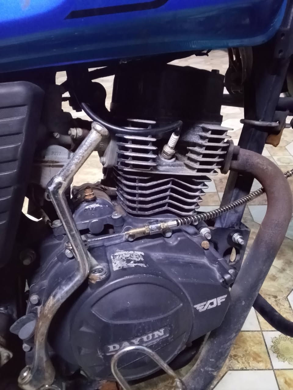 سلام عليكم دايوان للبيع موديل ٢٠٢٠ بي نقوصات بصيطة دراجة حلوة مال جناي ممتعوبة السعر ٥٥٠ وبيهة مجال حك جيتك مكاني ديالى الخالص هبهب للتواصل ***********
