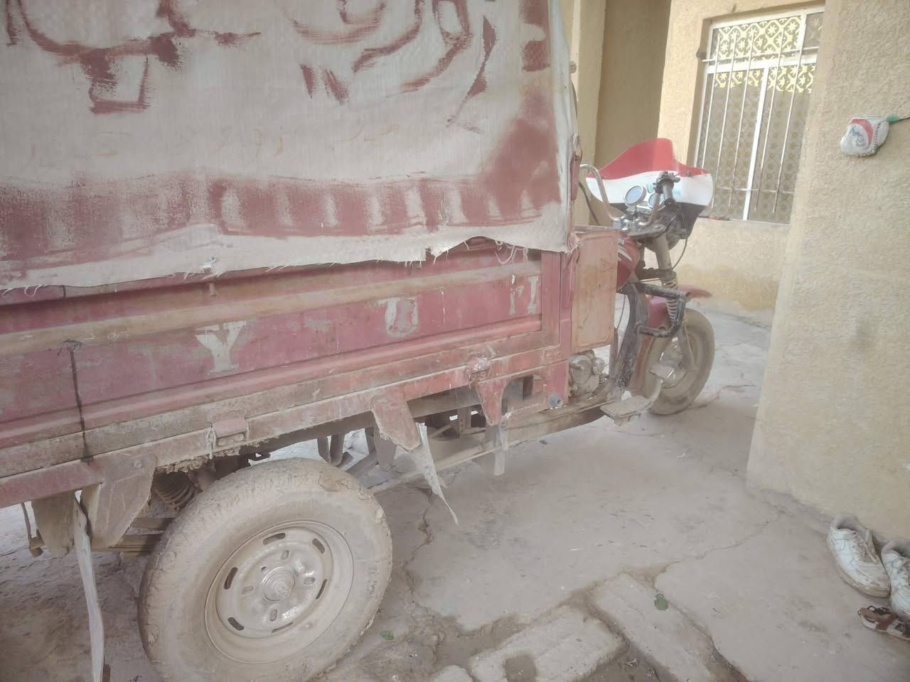 السلام عليكم ستوته للبيع موديل 2013 أوراق كامله المحرك تعبان شويه ضفيره جديده باتري جديد تخم تاير جوبلس السعر 650 العنوان ناحية الوحده قرب بسمايه ***********
