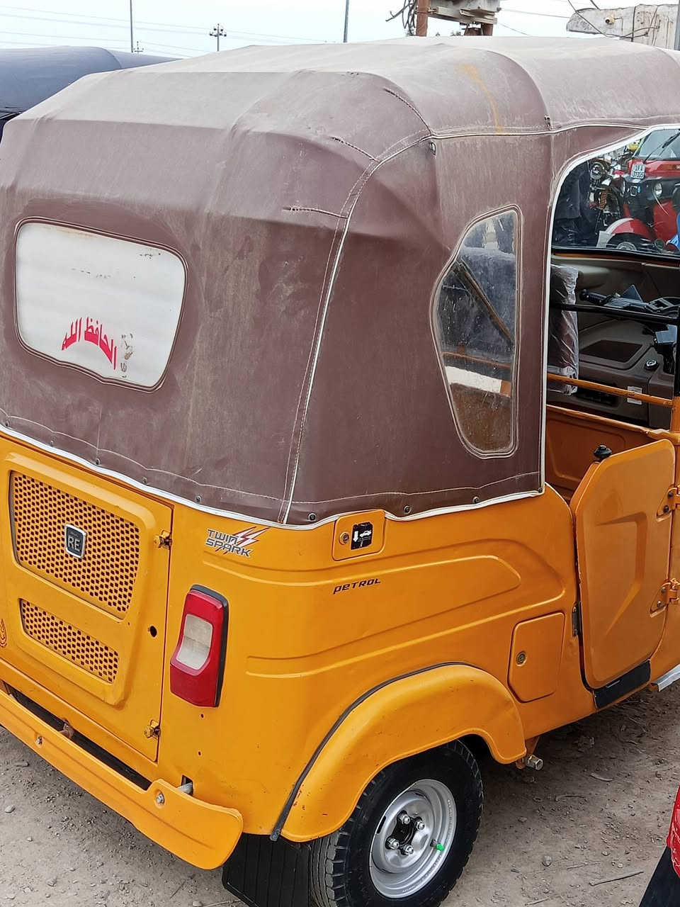 السلام عليكم تكتك للبيع 21شهر 9رقم ذي قار جاهزه عله اخر حبايه مكاني ناصريه قلعه سكر  للستفسار الاتصال.***********
