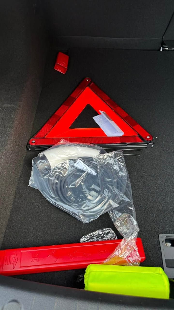 تحيه طيبه 
BYD جن بلص  داخل ابيض 
الوجبه الأولى  
٢٠٢٥
نضافة زيرو 
مواصفات معروفه مالتها داخل جلد ابيض 
ماشيه ١٨ الف بنزين 
٢٠ الف كهرباء 
 
كفاله عامه 
عليها تضليل جام عاكس للشمس مع أرضيات رزلاين اصلي 

سعرها  ١٨ مليون قفل قفل 
   وماكو هيج سعر لوحات بغداد عليها والسياره جاهزه بدون اي صرف إضافي 

مكاني بغداد 📍
***********
بيع فقط
