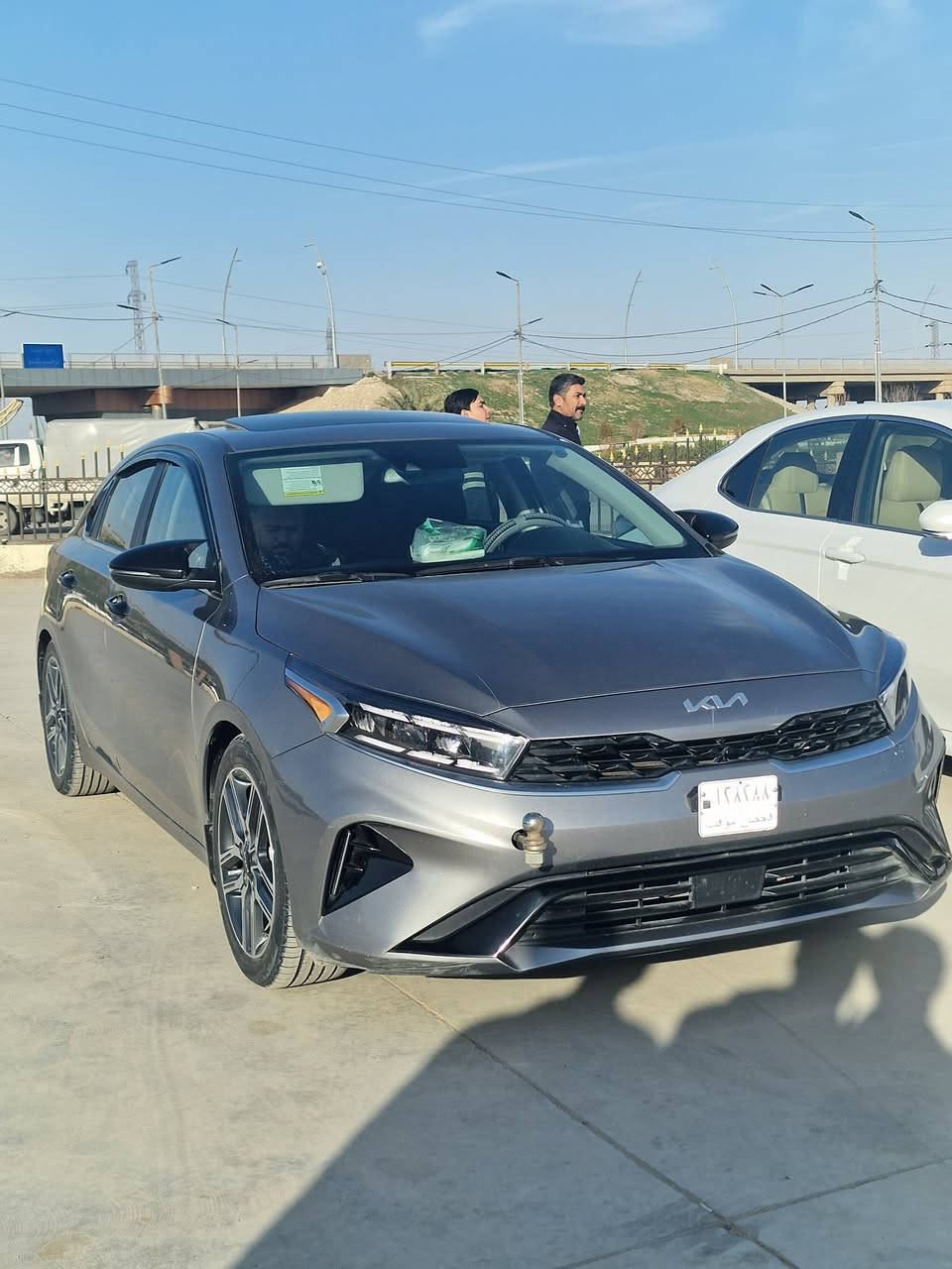 – كيا فورتي 2023 أعلى فئه  (واحد على واحد)
🔹 محرك 2000 DOHC
🔹 فتحة سقف
🔹 تبريد وتسخين مقاعد
🔹 رادار أمامي وجانبي
🔹 بصمة تشغيل + ترحيب عند الاقتراب
🔹 تشغيل عن بُعد
🔹 3 مودات للقيادة
🔹 هند بريك كهربائي
🔹 Auto Hold
🔹 السيارة منفيس 
💎لايت زينول 3 عدسات 
💎شحن لاسلكي 

⚠️ تفاصيل الحادث:
– السيارة صبغ 4 قطع
– باب خلف السكن
– جاملوك خلفي
– جاملوك أمامي
– بدون دواخل – بدون إيربكات

📌 سعر السيارة 165  وبيها مجال بسيط 
📍 الموقع: القيارة _ قرية ازهيليله 

📞 للاستفسار: ***********
