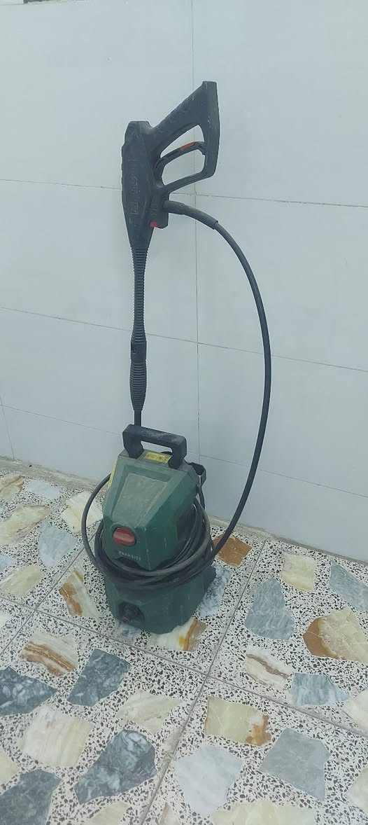 فاره غسل مستخدمه قليل السعر ٥٠ مكاني قرب كراج الاسدي ***********
