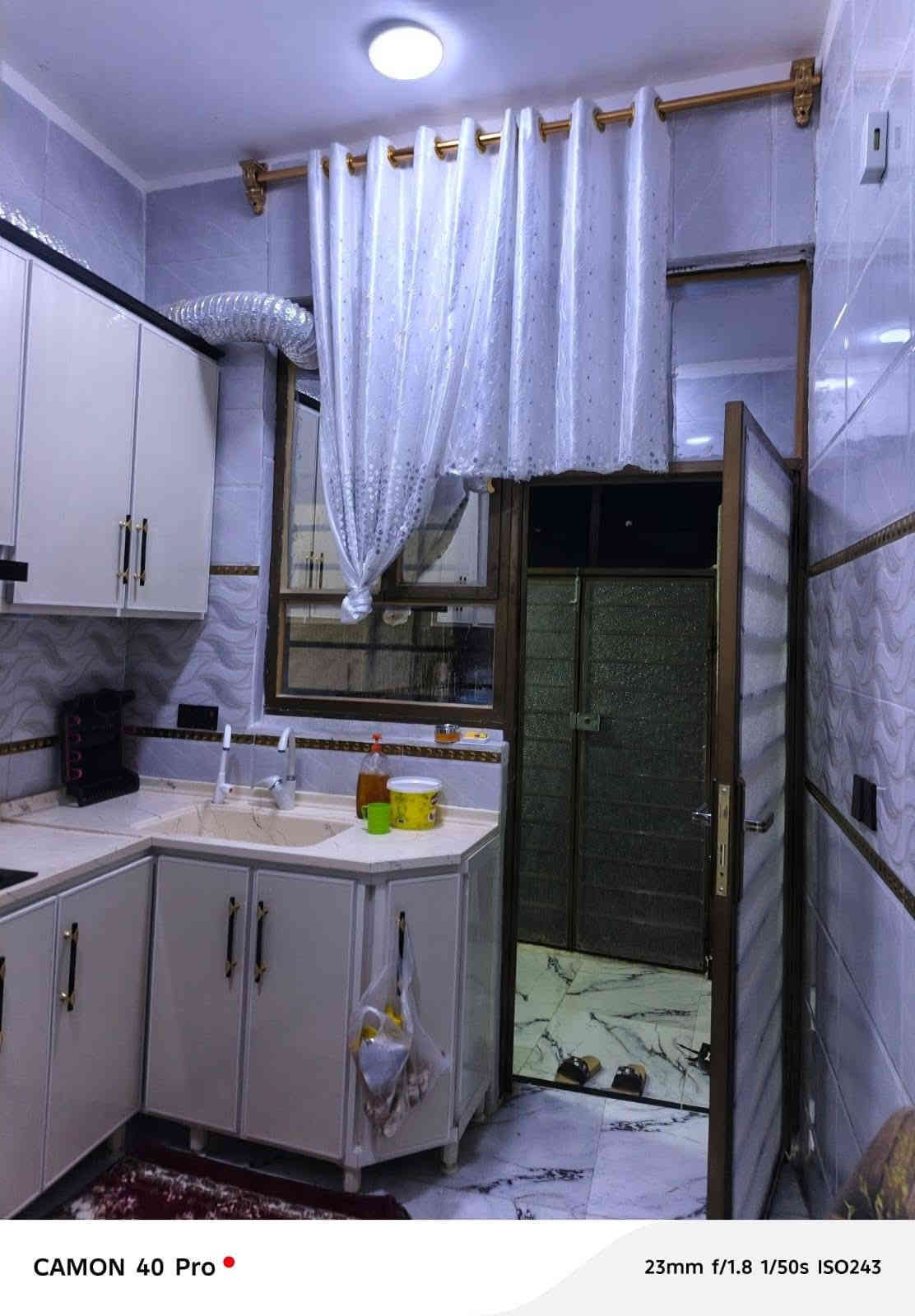 هذا البيت مساحه 100م بشط العرب الفيروزيه يبعد عن الاربع شوارع كيلووين 
يحتوي على غرفتين وصاله واستقبال وصحيات ومطبخ وناور 
نوع العقار طابو صرف زراعي سند 25 بأسم عراقي 

السعر 52 وبي مجال شراي 
لتواصل على الارقام التاليه 
***********
***********
