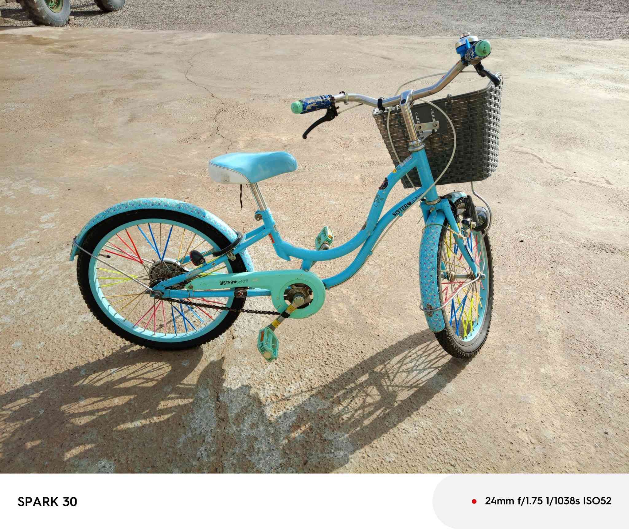 السلام عليكم 
بوسكلات للبيع حجم 20 وحجم 24 
جدد ونضيفات حيل سعر الواحد 60 الخاص مغلق 
للاستفسار اتصل 
***********
