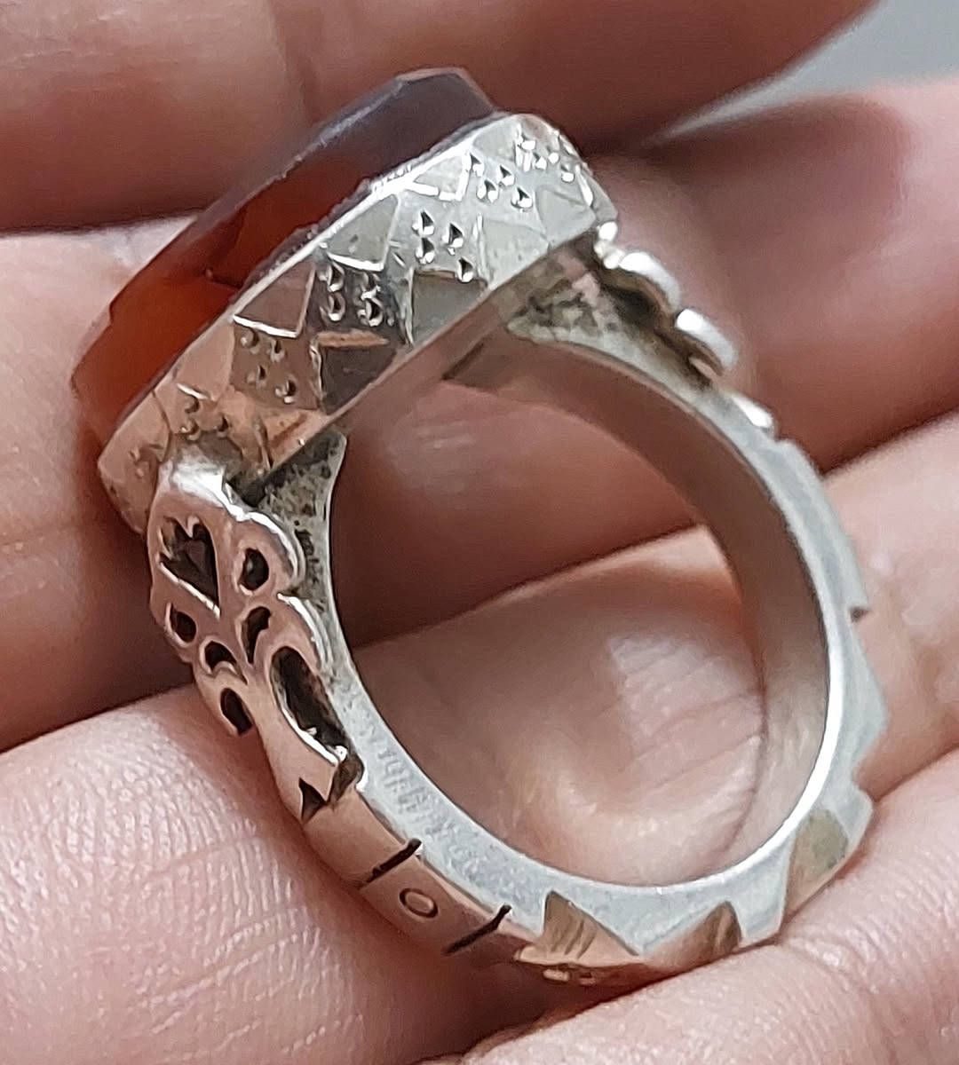 عقيق يماني احمر منقوش علي فاطمة خط كوثر صياغة يدوية ثقيلة قياس 22 بغداد ***********
