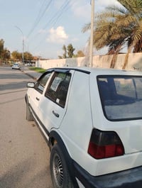 كولف 1991 مكينا 08  كير.  توماتيك   قفل مركزي    السياره باسمي سنويه ا...