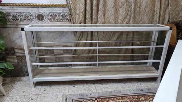 اثاث محل للبيع
فاترينات زجاج عدد اثنين متر ونص # ومترين # دواليب الالمنيوم متر # و مترين 
في البلديات رقم الهاتف ***********
