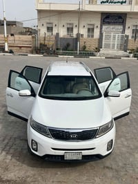 سورنتوا 2015 لون ابيض  فول بصمة  شاشة كبيرة  حساسات  تبريد ثلاث قطع  7...