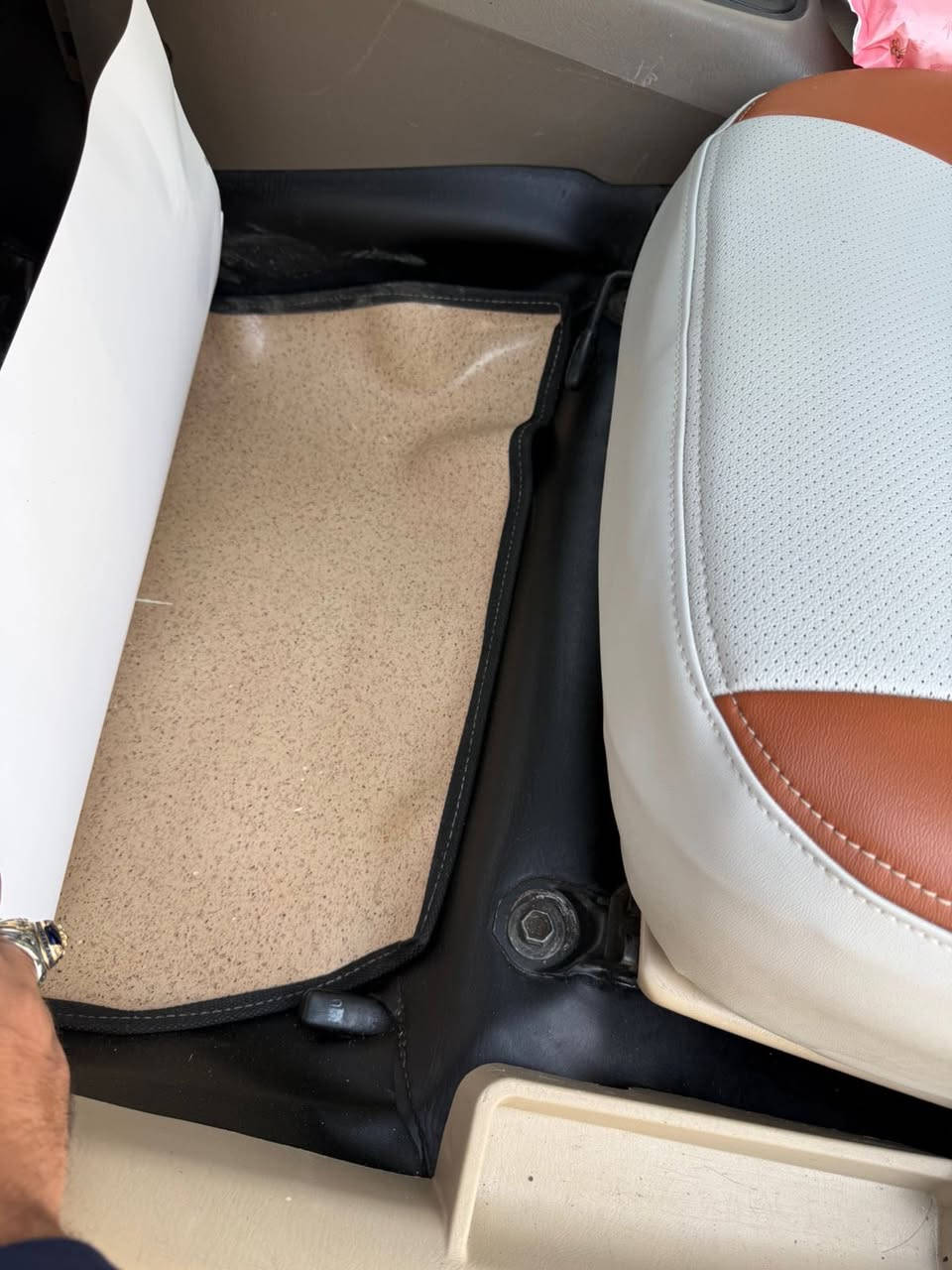 السلام عليكم للبيع نيسان سني 2008 ياباني رقم بغداد الدولي بأسمي رجاءاً رجاءاً اقره المنشور قبل لتتصل السياره بيهه بچم وبيهه تبديل كم قطعه بس السياره جاهزه للأخير مكينه كير تبريد حداديه كشنات مدوشمه جلد وارضيه وتنته وكاعيات سفاري حته الستيرن شادلهه مال يابان يجي حياكه جلد تخم تايرات تخم وياله بطاين مال بيبان دعاميات مازدات بكلايتات كلشي جديد للبيع السعر 90 ورقه رقم الهاتف ***********
