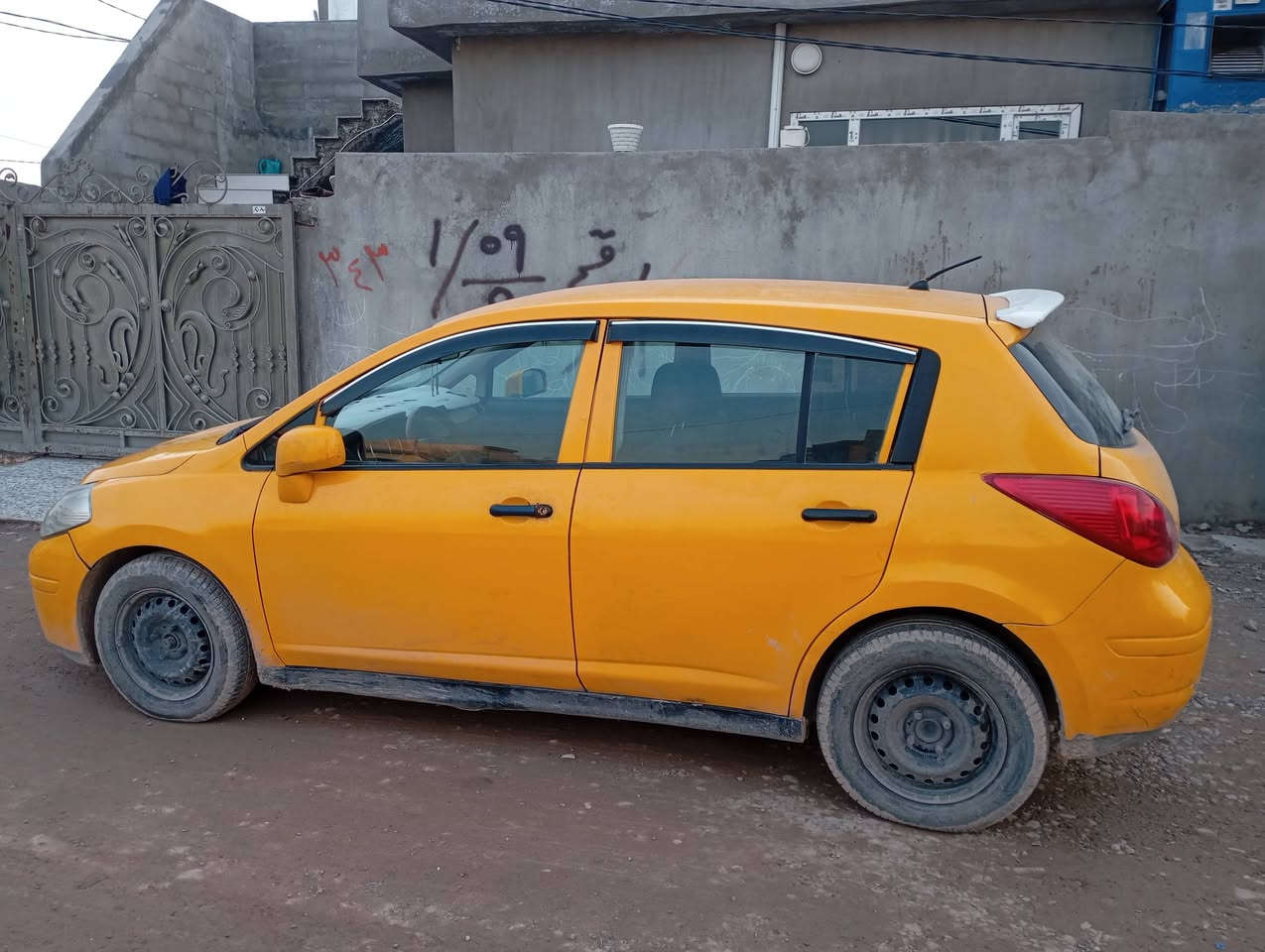 نيسان فيرسا ٢٠٠٩ كركوك انكليزي لل٢٠٣٠ شرط تحويل وكاله دفتر بانزين كهربائيات شغاله علبلاد.تايرات جدد ظرر بابين تبديل سكن والخلف وبيه بدوسه معجون وحك شبر بتكمه جهت السكن بيه تصفيات شرط لا كص ولا كلب.صدر٨٠بل٪محرك بي بخار والكير بي عته بس نمره الواحد اذا تمشي بدون كبس اعتيادي ينمر.و ينزل من سعرها الكير والمحرك سعر٦٣وبيه مجال.***********
