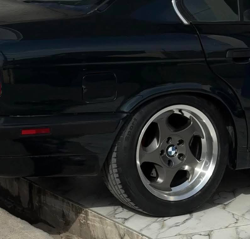 ویلی غەزالی بۆ گۆڕینەوە قیاسی 18 دوسایز بەشەرتی هەموو شتێک نە تەقیوی تیایە نە خواری بۆ گۆڕینەوە تەنها بە M5 شوێن کەلار ***********
