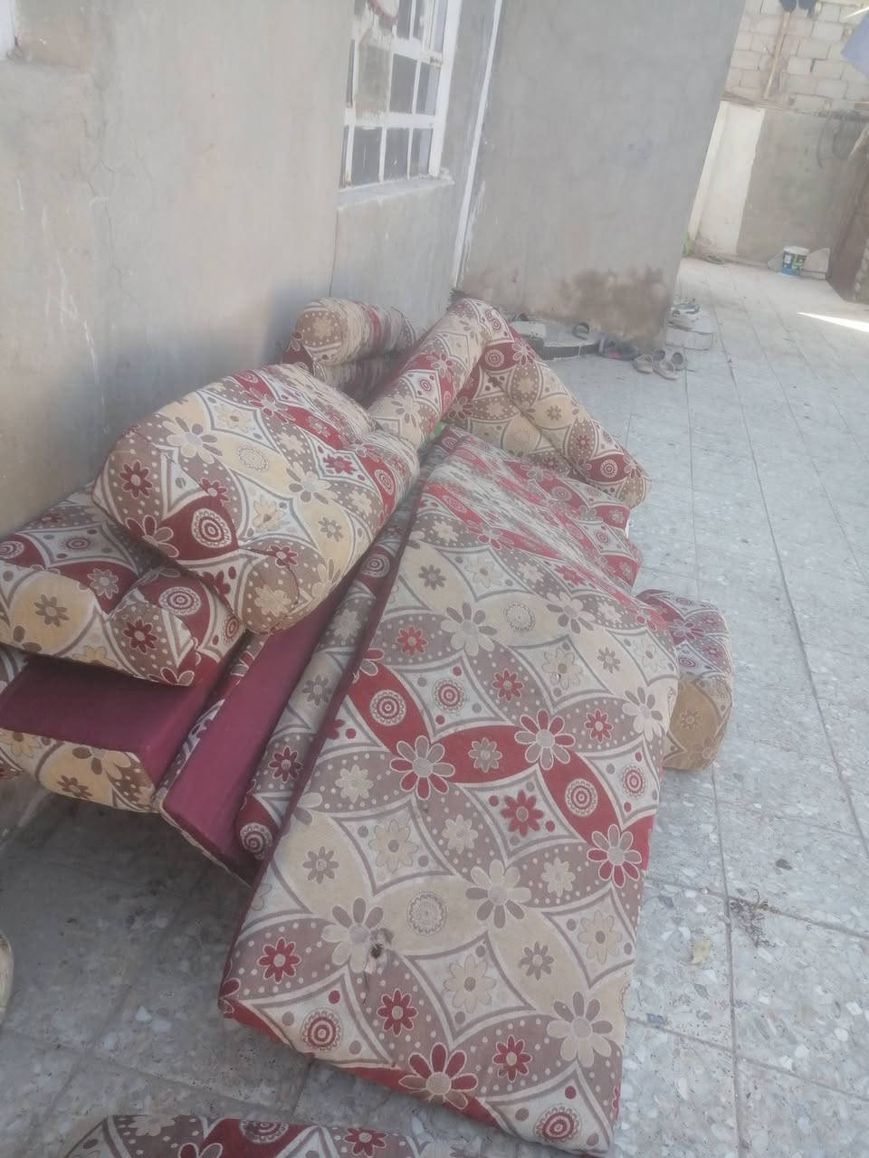 سلام عليكم جلسه 4قطع كامله للبيع   مستخدمة لاكن نضيفه وسعر مناسب الستفسار *********** واتساب واتصال

