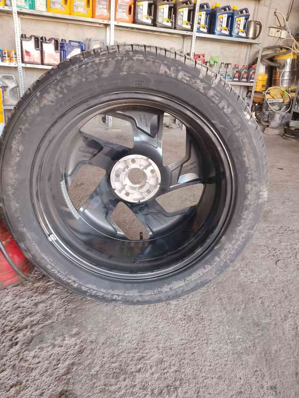 سلام عليكم شباب هاذا تاير للبيع التاير جديد والوليل هم جديد مال توسان2023 السعر225 وبي مجال مكاني بغداد الشعله رقمي ***********
