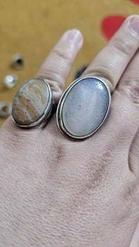 يماني قديم ابيض وجزعة يمانية للشراء الاتصال 07810432575