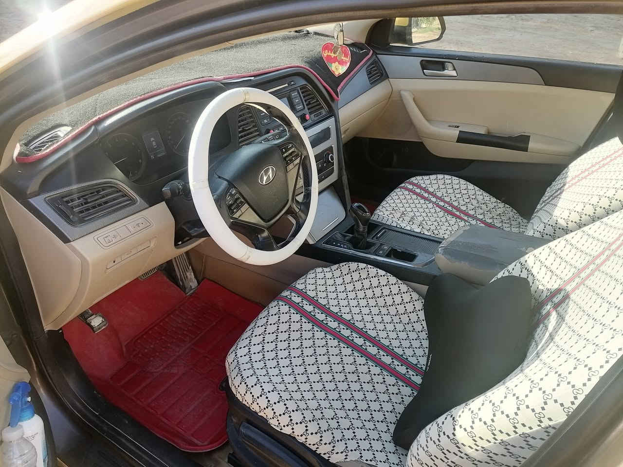 سلام عليكم 
سوناتا باسمي 2015 
كفاله كير محرك 
بيه فقط دحجه بالجاملغ الخلفي جهة العبري
 صبغه جديده رقم نكليزي جديد مثنى سنويه باسمي شخصيا 
السعر 137 وبيه مجال حك الجيه 
العنوان الديوانيه الحمزه الشرقي*********** +
مراوس ب سيدونا
