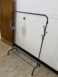 ستاند ملابس • ميز • رفوف