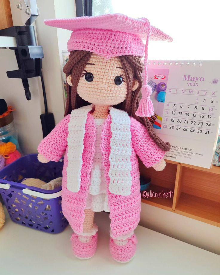 مساء الخير والذوق على متابعينا الغاليين 🌷
متوفر من أعمال الحياكة اليدوية
تنفيذ حسب الطلب ✨
دمية تشبهك حسب اختصاصك سواء محامية أو دكتورة 
أو خريجة و الون حسب الطلب
🧵 حياكة يدوية
🧶 مصنوعة من خيوط ممتازة
🤍 شغل مرتب، ذوق عالي، وتنفيذ بكل حب
📦 توصيل متوفر إلى جميع محافظات العراق
📩 للطلب أو الاستفسار مراسلة الصفحة
او واتس 770 085 5063
غايتنا ثقتكم ورضاكم 🌸
#حياكة #كروشيه #هاندميد #اعمال_يدوية #ديكورات_منزلية
#كروشيه_يدوي #بغداد #العراق #explore
