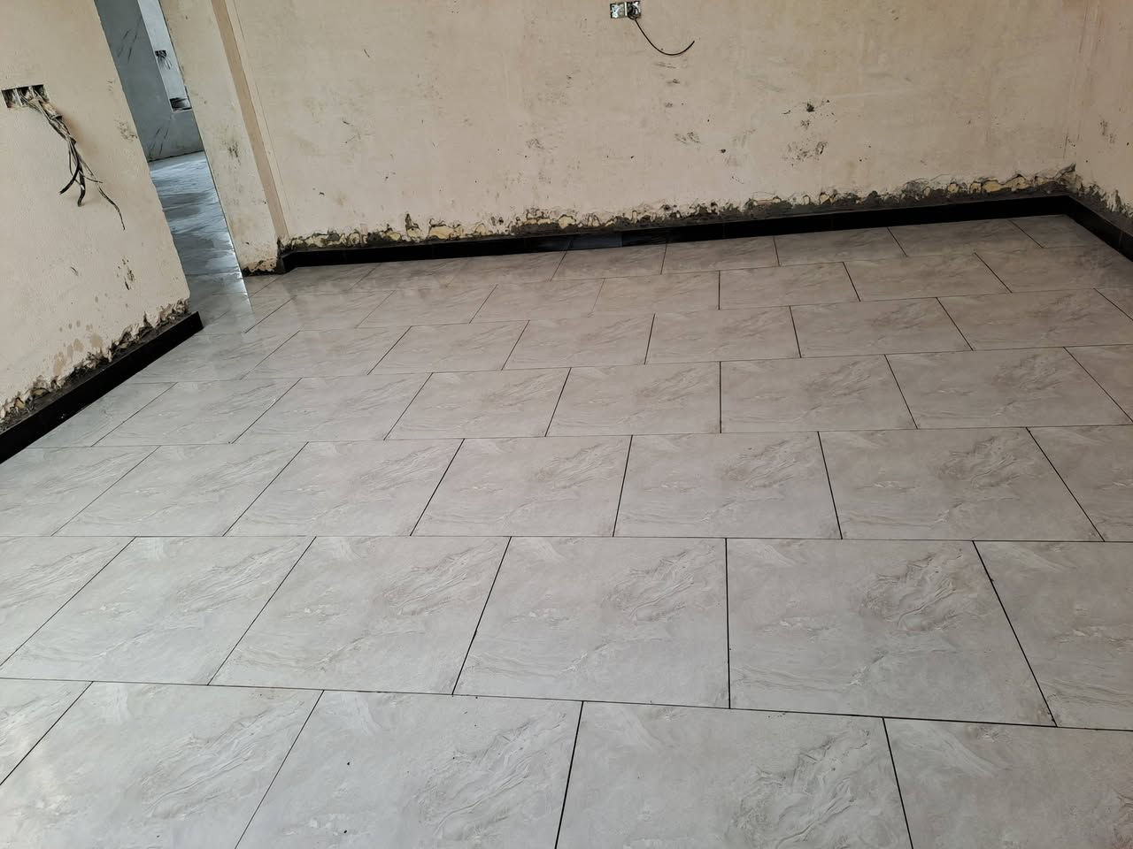 سلام عليكم 
لجميع اعمال السيراميك
جداري /ارضيات 
بورسلين   كاشي   مرمر   كرانيت    مقرنص فرشي سطوح - تفليش وتطبيك ترمير وحاليا متفرغ لتواصل هذا رقمي***********  شغلي كربلاء + طويريج
