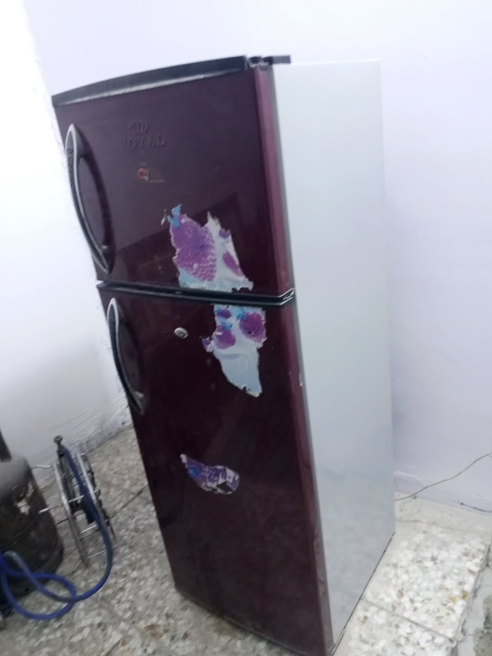 سلام عليكم ثلاجة صغيرة نضيفه مال بيت سعرها اب 120 وبيه مجال مكاني الاحسينيه مال  
***********
