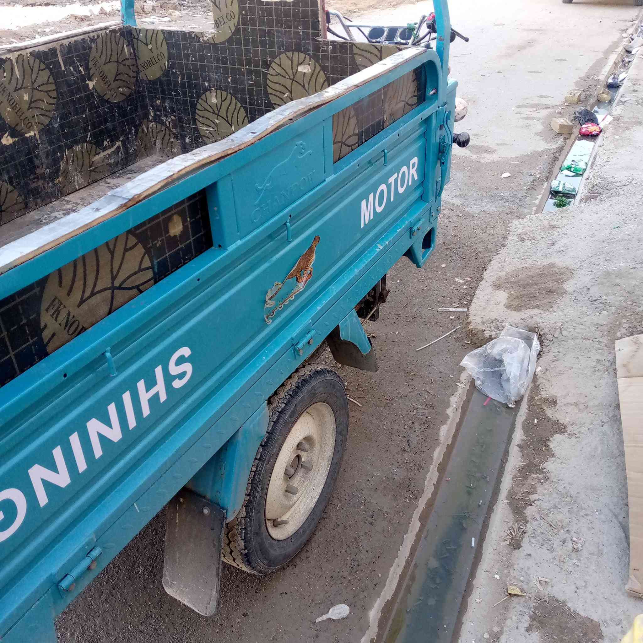 ستوته صقر مديل 23 نازله بل 24 مكفوله متفوع كمركها تترقم كبل لسعر مليونين و 200 وبيها مجال مكاني بل مدينه *********** لشراي يخابر ستوته وصخه ما مقسوله
