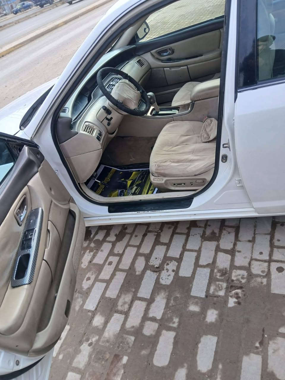 السلام عليكم ورحمة الله وبركاتة
سيارة افلون موديل 2001صبغ عام جمالية رقم بعداد مشروع وطني 

تحويل مباشر محرك 6سلندر خير من الله السعر 65 

0784 947 0706
