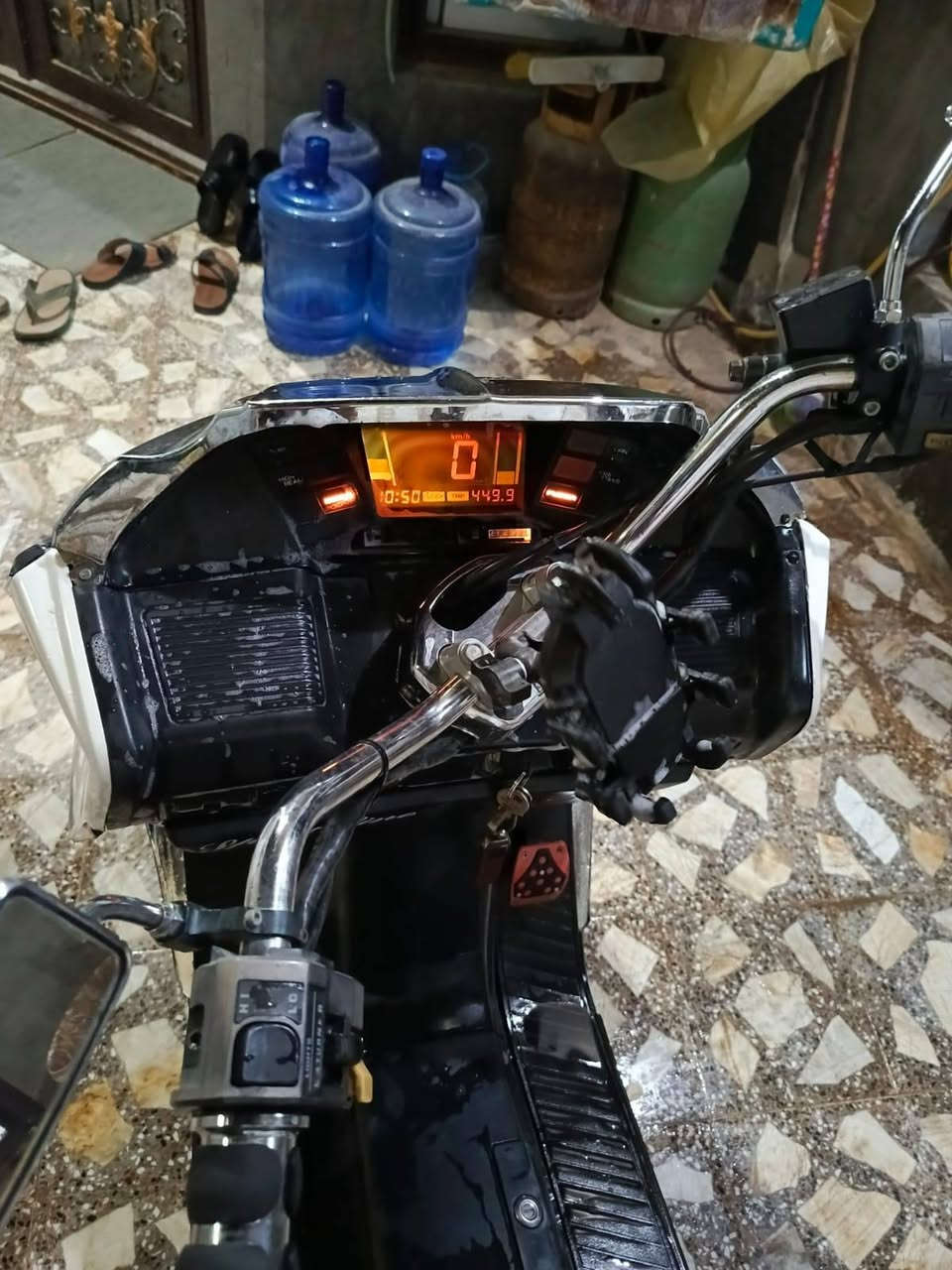 شلونهم الشباب
فيوجن موديل 2005. دراجه مكفوله كفاله عامه + كفاله +  جديده دراجه مال وكيل مكاتبه موجوده وكيله موجود  لون ابيض شذره بومه نيكل مطريات نيكل صالنصه كاتم اشاير حساس تايرات جدد 

الدارجه ماداير اله فقط بانزين محسن دهن موتول ماء زيتي

دراجه مامتعوبه من الشغل للبيت قليل اطلع بيه اذا مفتوح برغي بيه تاخذه بلاش وين مايعجبك اطلع تراي دراجه ناعمه شلعه تخبل

مكاني كوفه شارع المعمل

رقمي ***********

الشراي يتصل يراسلني واتساب بي خير ويدلل رجائن المو شراي لايتعبني
