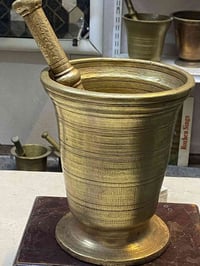 هاون بغدادي قديم مخطط داخل وخارج قياس ٢٣ الاشويه اليده ٣١ نظيف جدا ٠٧٧...