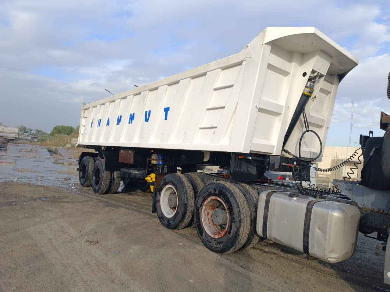 سلام عليكم للبيع عربانه نساف عمل الفلوجة ابو رأىد موديل ٢٠٢٣ مكفولة من كلشي السعر ٢٣٠ بيه مجال رقم الموبايل *********** او *********** مكاني بغداد
