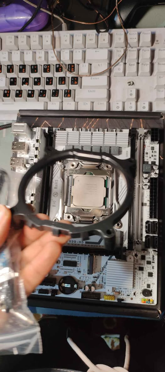 بندل كامل بورد معالج رام هارد 1TB شغال جديدة 
راسلني ودزلك فيديو وهية شغالة
وكاملة التفاصيل
====
المذربورد = x99 لون ابيض
معالج = intel xeon e5 2630v4   
رام = DDR4 16GB 2400MHZ 
هارد = M.2 1TB 
==
كاملة من كلشي شغاله بس تحتاج كرت شاشه وبر سبلاي وتصير حاسبة كاملة

متوفر توصيل لجميع المحافظات
السعر  175.000 الف الزبير, البصرة


**إذا كنت صاحب هذا الإعلان وتريد حذفه لأي سبب، رجاءا أرسل رسالة إلى الدعم الفني**