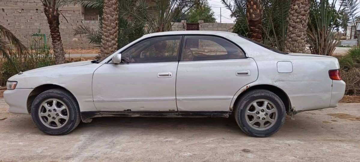 شيزر للبيع موديل ٩٣ رقم بصره راعيه بالشاميه مكينه وكير مكفولات حداديه زينه ضربه مابيه السياره  مكفوله من نقل الجثه فقط بيه كصه ربع والباقي مكفول السياره موجوده بالنجف ناحية الحريه اني مكلف بالنشر 
السعر ٣٦ بيه مجال بسيط  هذا رقم راعي السياره***********
