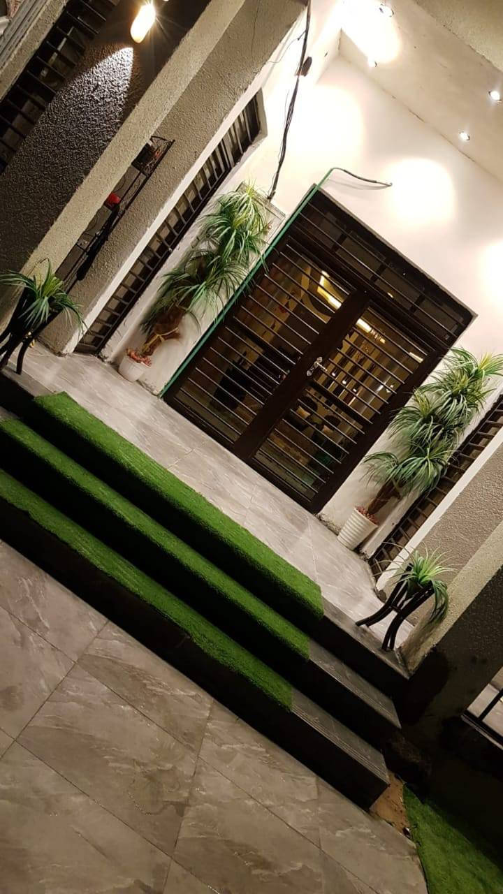 دار للبيع مساحه 365 متر طابق واحد  طابو زراعي   بسعر 200 مليون وبي مجال واجهه ١١ نزال ٣٣ مساحه البناء ٢٢٠متر يتكون من ثلاث غرف والرابعه صغيرا صاله كبيره دوانيه مطبخ صحيات و حديقه كراج يشيل ٢ سياره شط العرب الكباسي قرب مدرسه المنذريه
الاستفسار الاتصال على الرقم او الواتساب ***********
