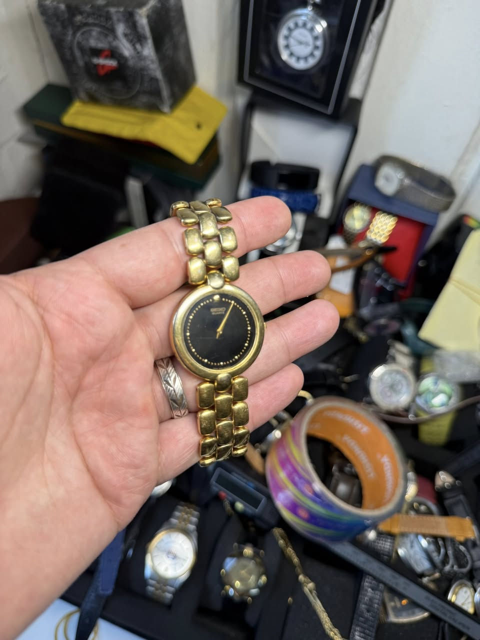 ساعه ماركة سيكو ياباني اصلي
سير حصير

قطرها ٣٣

ارقام ذهب
قطعه تغليف ذهب

كوارتز بطاريه

ملاحظه (سير يلبس ايد وسط وناعمه )

سعرها 70 الف


**إذا كنت صاحب هذا الإعلان وتريد حذفه لأي سبب، رجاءا أرسل رسالة إلى الدعم الفني**