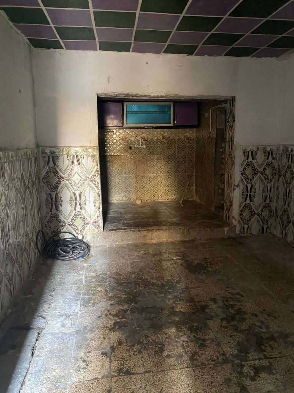 سلام عليكم
مشتمل ب حي الزهراء قرب دكتور مثيل  طابق ارضي يتكون من ستقبال وهول و غرفه و مطبخ وصحيات خارجيه وداخليه بناء قديم 350الف  تصال ***********

***********
