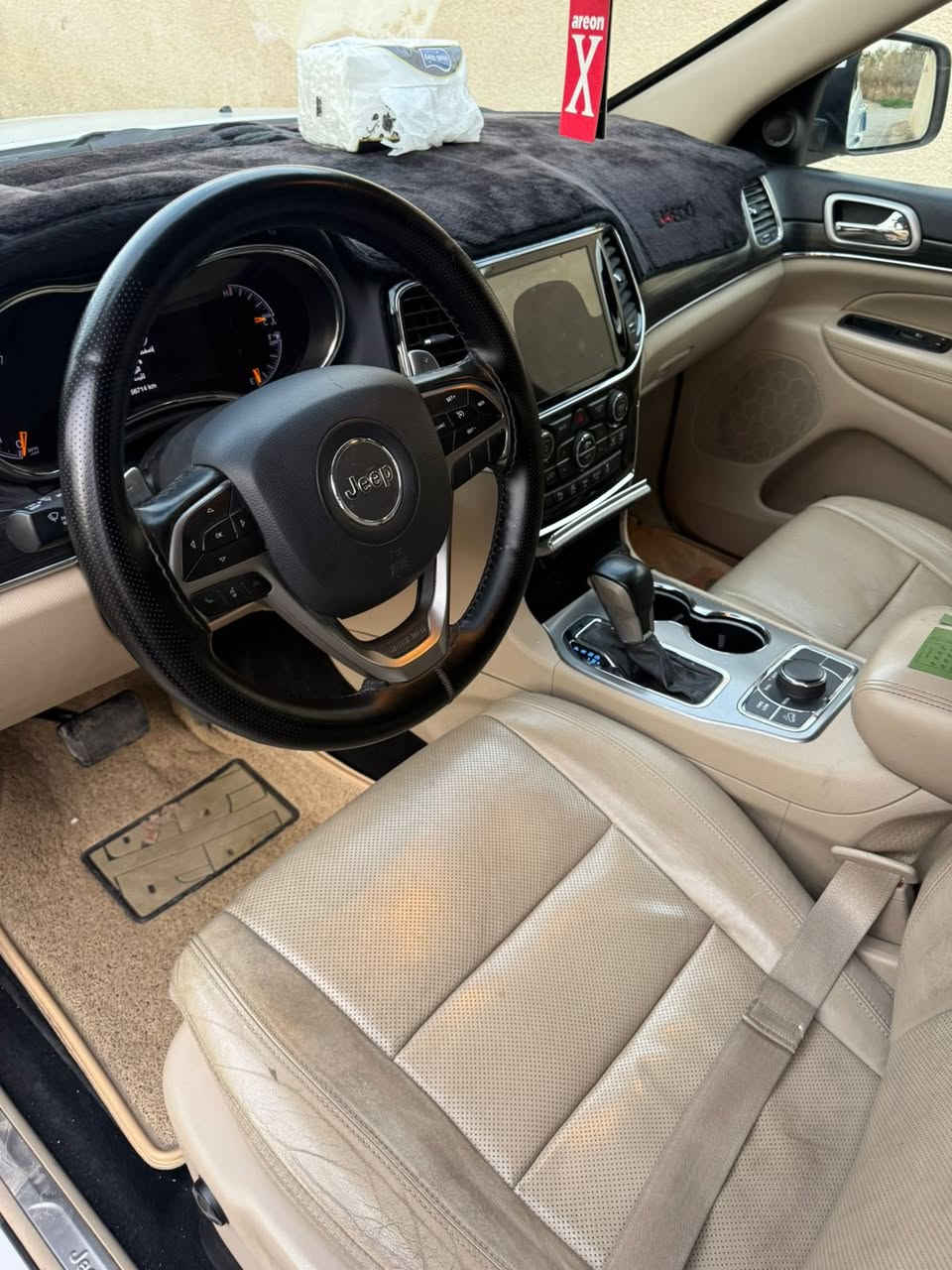 السلام عليكم
جيب للبيع موديل 2020 فول مواصفات 
مكفوله من كلشي بغداد باسمي 
السعر 320 وبيهه مجال 
***********
