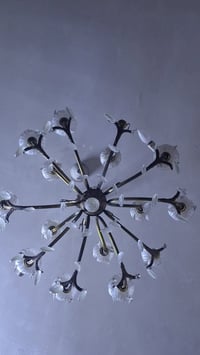 زوج ثريات • قديمات • فيهن نقص