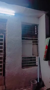 بيت 90 متر متكون من طرمه واستقبال ومطبخ وحمام ومنور وغرفه  ومتوفر السح...