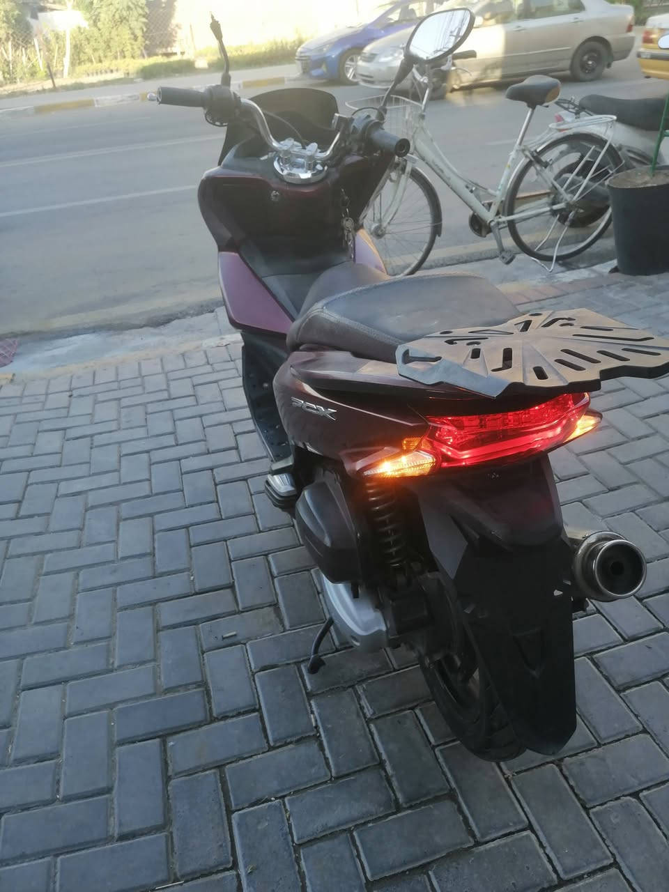 السلام عليكم
الدراجه للبيع نوع pcxالجيل الثاني.. 150cc..
ماشيه 57 الف كيلو متر.. صالنصه رياضي الدراجه خير من الله
السعر 14ورقه وبيها مجال للشراي
للتواصل ع الرقم ***********
