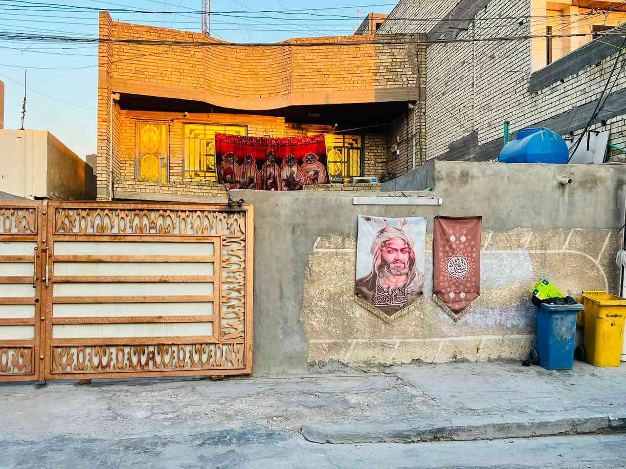 عقار للبيع مساحته ٢٤٤,٦ م   طابو صرف واقع حال ٢٥٠ م واجهه ١٠ ونزال ٢٥
الحبيبية شارع كرزات عادل سادس فرع يسار عريض 

قرب أسواق محمد دشر 

يتكون البيت طابق الأرضي كراج كلش جبير تقريبا ب٨٠ متر يكفي ٤ سيارات واستقبال كبير ٧ *٣ 

وهول ٤*٥ 

ومطبخ ٤*٥ 

وحمام داخلي وخارجي 

وطابق الاول يحتوي ٤ غرف نوم كبيره 

وحمام 

والطابق الثاني بيتونه وسطح 

بيت مرتب ونظيف 

ومنطقه هدوء وجيران احسن ناس 

السعر ٧٣٣,٠٠٠,٠٠٠ مليون وبي مجال للشراي 

للاستفسار. 

***********
