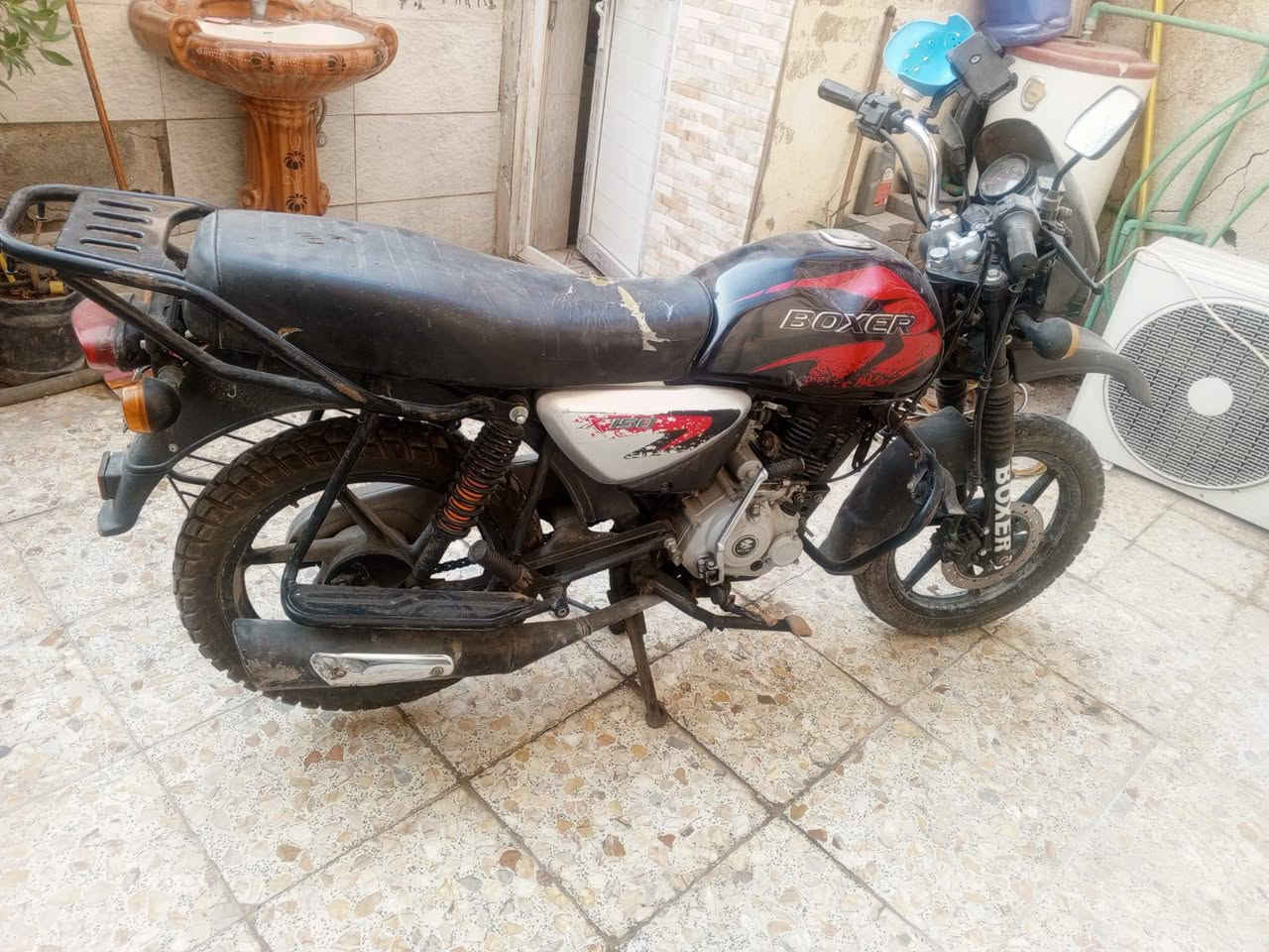 سلام عليكم وبوكسراوراق أصولي مديل 22 وكيله اصلي بغداد سور القلق تريد وكاله من نجف من وكيل مداور من علي عنجور بنجف عادي مكان دراجه نجف نجف دراجه حلوه وكاعده ماناقصه برغي متوازي على بيعته مفتوحه مره وحده بس سعر مليون و250 وبيه مجال الاستفسار تصال على رقم ***********
