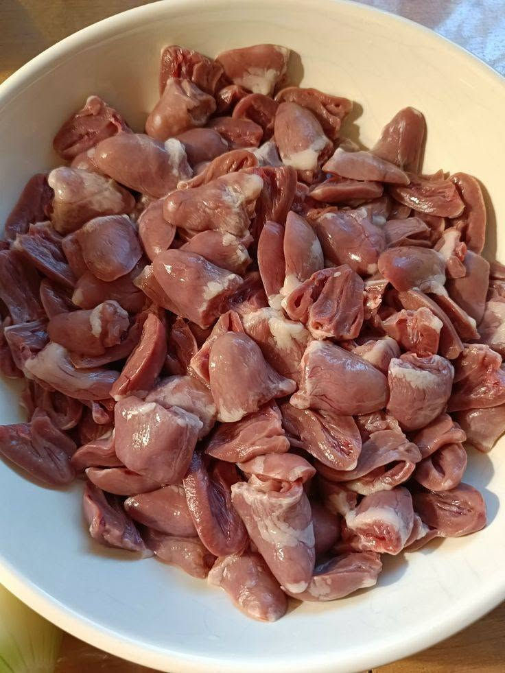 بسم الله ع بركه الله متوفر اجنحه صدر ركبه افخاذ اجنحه كبده افخاذ كبده ايضن دجاجه كامله منضفه مقطعه جاهزه للطبخ بدون تقطيع ايضن حجز استفسار اتصال واتساب *********** وزن من ٣ كيلو ال ٣٥٠٠
