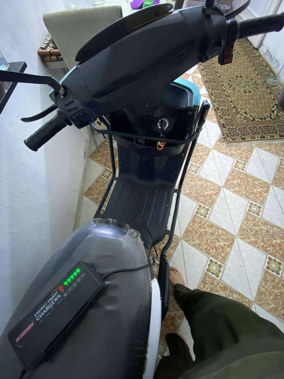 السلام عليكم 
دراجه شحن سكنس مدرع 
ملف 2000
6 بطاريات جدد شرط 
وياه صندوك وشادلها تايرات جدد 
سعر 550
رقم ***********
