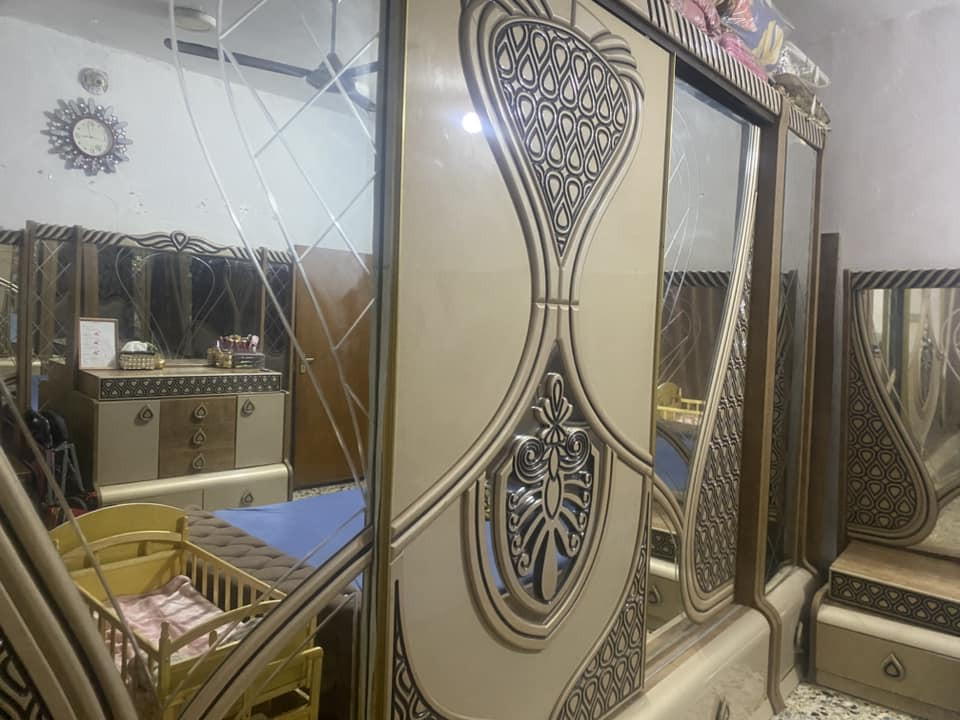 سلام عليكم غرفه نوم تركية مستعمله 8قطع 
نضافه مالته ٧٠٪؜
الرقم الاتصال ***********
