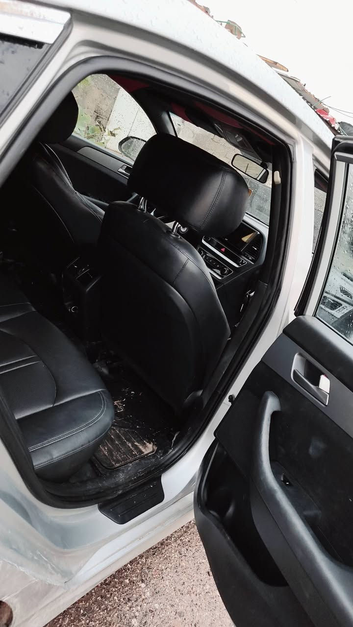 سلام عليكم.. سياره سونته مديل 21.. وارد كوري مكينه 2000 دوش سياره كفاله ماعدا قطعتين كلير بكوريا سياره كفاله تخم تاير تدفئه تبريد كشنات كهربائية خط واحد بانزين ماشيه 74.. سياره جديده ***********..... بل عافيه لي ياخذها
