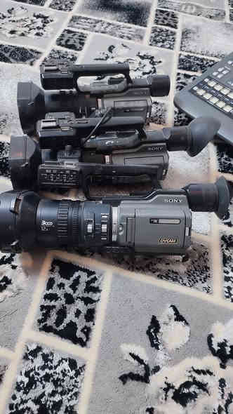 الجهاز الموضح في الصورة هو خلاط ومحول صوت/فيديو رقمي احترافي طراز Panasonic AG-MX70. تم تصميم هذا الجهاز للاستخدام في أنظمة التحرير الرقمية، والاستوديوهات، والفعاليات الحية... مع 3 كامرات ابيع جف تراب اسعر خاص او اتصل.. ***********..
