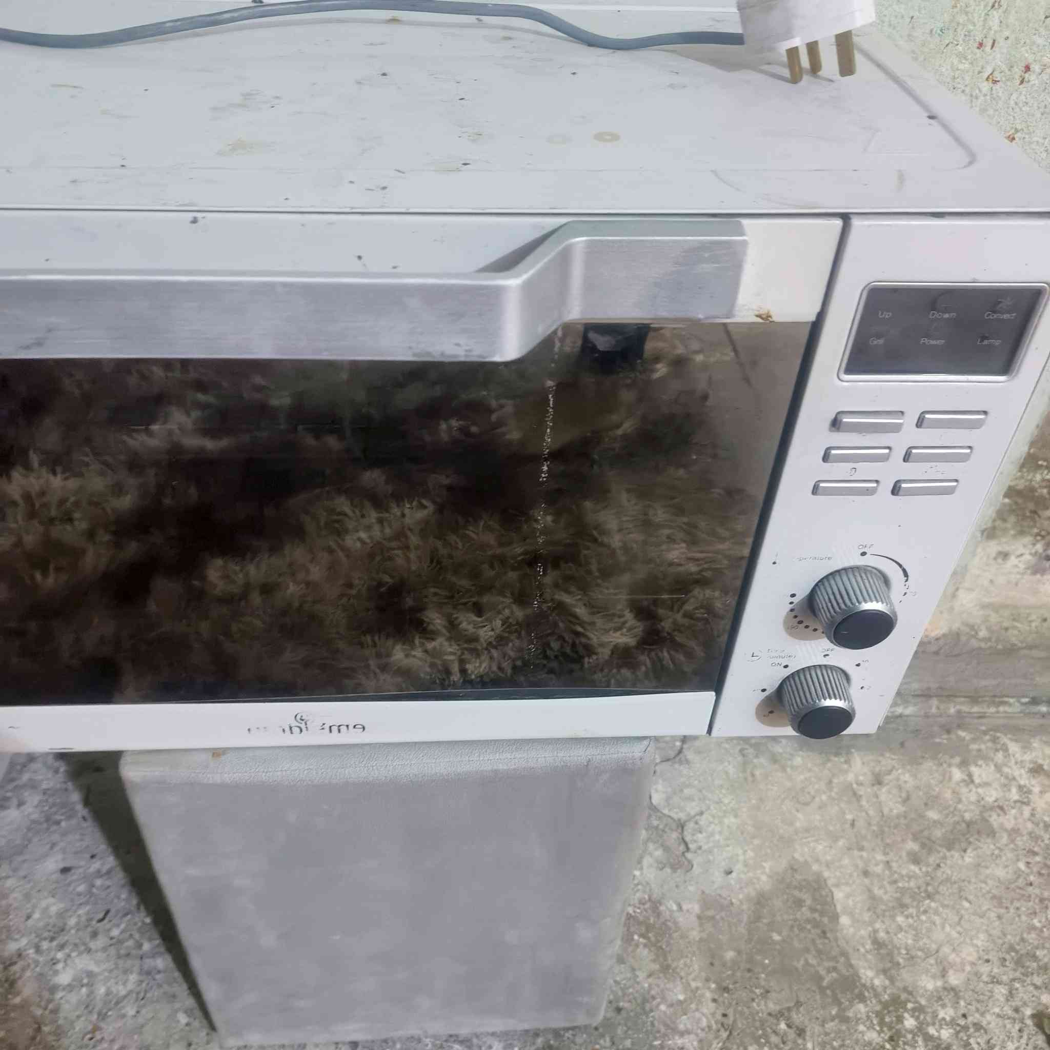 غراض بيت للبيع  مكاني تبادل تجاري
***********
غرفه ٧٠٠
طباخ ١٢٠
عربانه ٧٥
الوفن ٥٠
كاونتر ٣ قطع ٢٠٠
