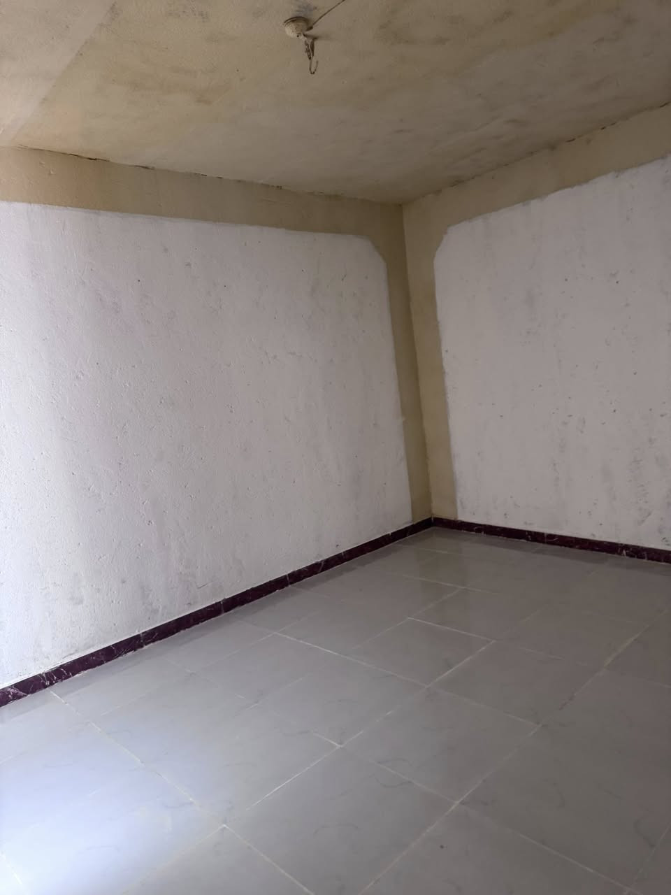 يالله.  بيت زراعي مساحه 100متر  غرفه ومطبخ وصاله ودوانيه وصحيات متوفرا بي كافه الخدمات وبي وصل مال تطويب ناحيه السديانوية شارع البانزين خانه السعر34 وبي مجال قابل لتفاوض رقم الهاتف ***********

