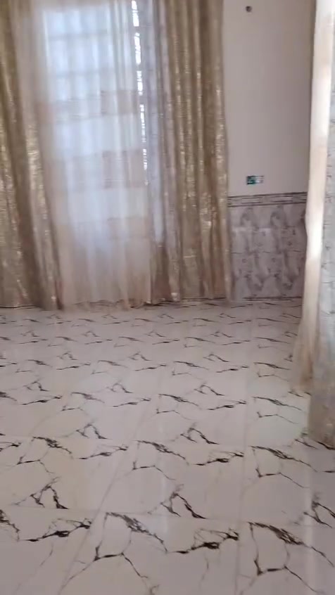 إسلام عليكم من رخصت الادمن بيت للبيع رمادي الصوفيه بيت كامل ٣غرف فوك وصاله وحمام الطابق الأول ٢غرف وصاله ومطبخ واستغبال بيت كامل *********** رقم الهاتف  سعر ع هاتف
