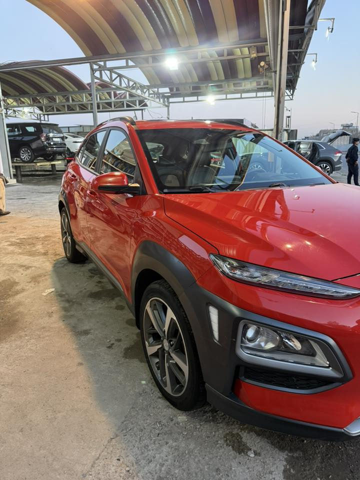 السلام عليكم للبيع هيونداي كونا خليجي  موديل 2020 محرك 2000 دوش اعلى مواصفات بصمة  كشنات جلد تحكم كهرباء رادارات جانبية شاشة كامرة تحكمات ستيرن مري شفط شحن واير ليس حساسات امامي وخلفي سلايد روف 8 ايرباك كروز تحديد سرعة سلايد روف مود درايف السيارة بدون صبغ فقط مكانين بارد رقم اربيل هزة جديدة تحويل وكالة بشرط مكان السيارة بغداد زيونة للاتصال ***********
